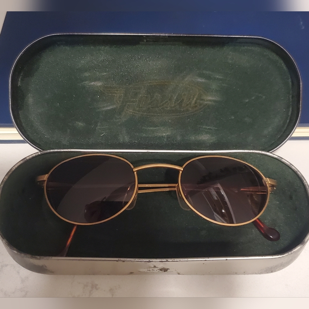 Fossil Vintage 1996 Brushed Gold Sunglasses - Picture 3 of 11